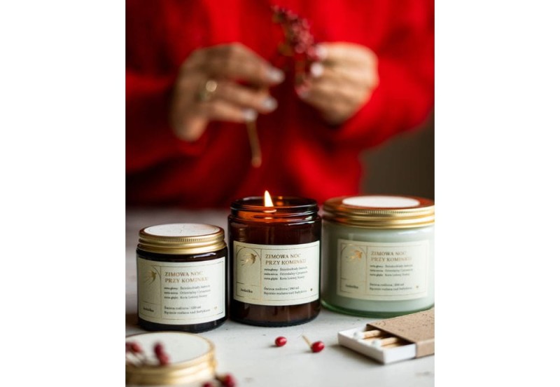 jaskółka świeca sojowa zimowa noc przy kominku (2).jpg