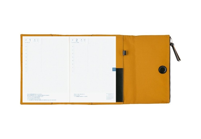 Hobonichi Techo Cousin A5 Cover: Tragen: Mustard