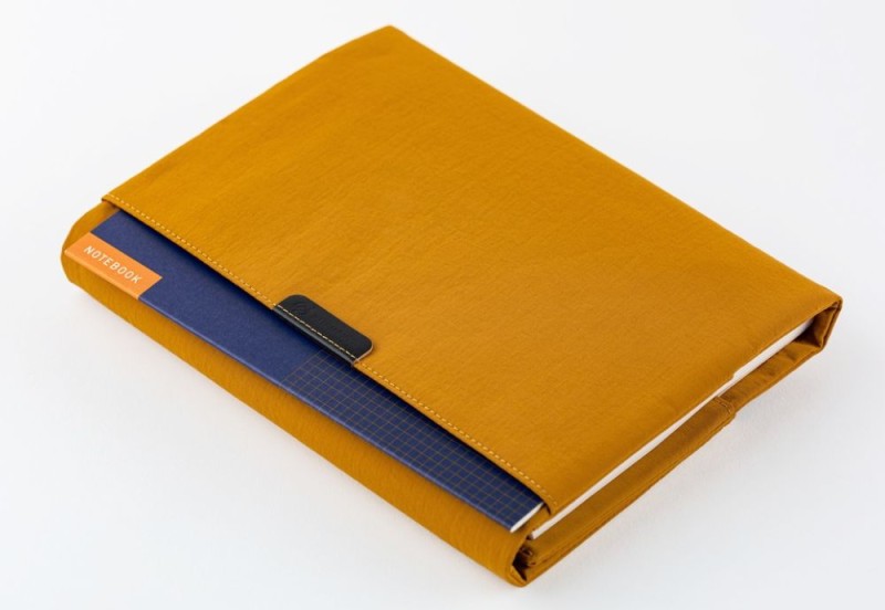 Hobonichi Techo Cousin A5 Cover: Tragen: Mustard