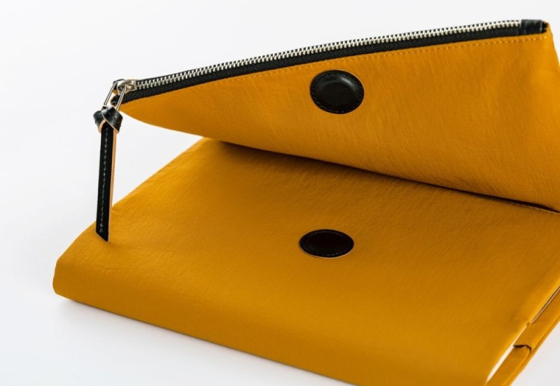 Hobonichi Techo Cousin A5 Cover: Tragen: Mustard