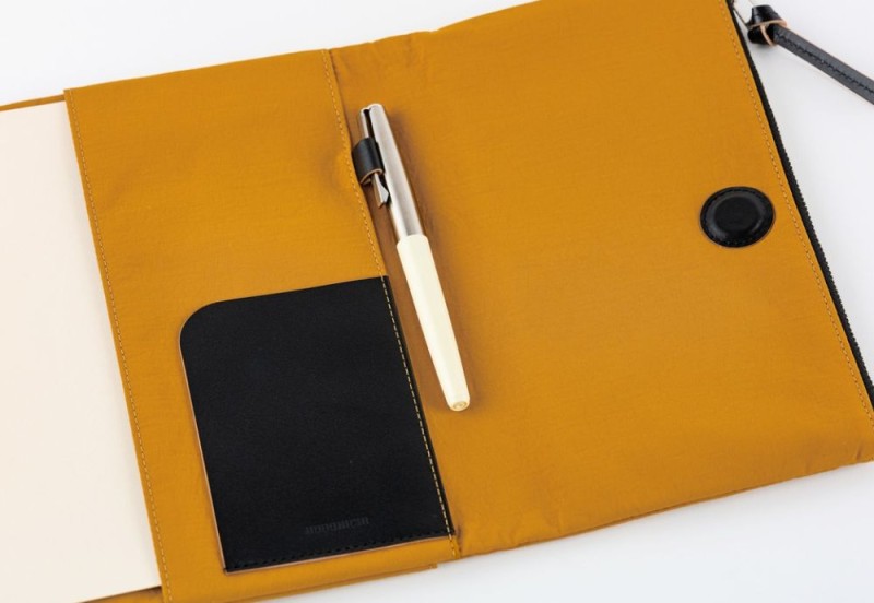 Hobonichi Techo Cousin A5 Cover: Tragen: Mustard