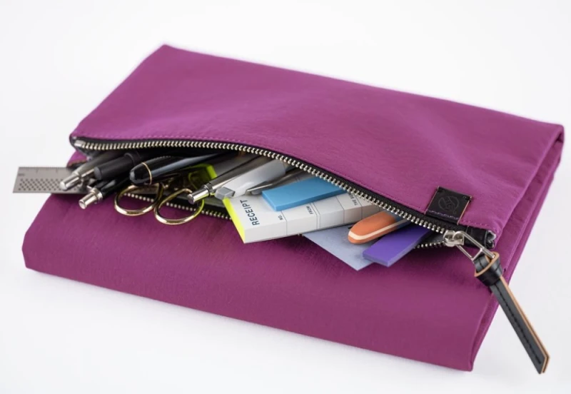 Hobonichi Techo Cousin A5 Cover: Tragen: Purple