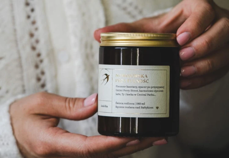 jaskółka świeca nowojorska przytulność NOTEKA.jpg