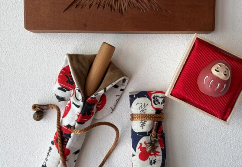 Kyoku Haku Single Pen Sleeve Daruma Pattern NOTEKA.jpg