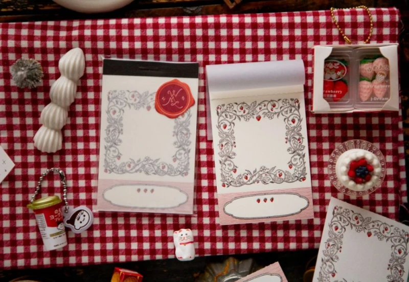 OURS Studio Strawberry Frame Letterpress Book Zestaw etykiet NOTEKA (2).jpg