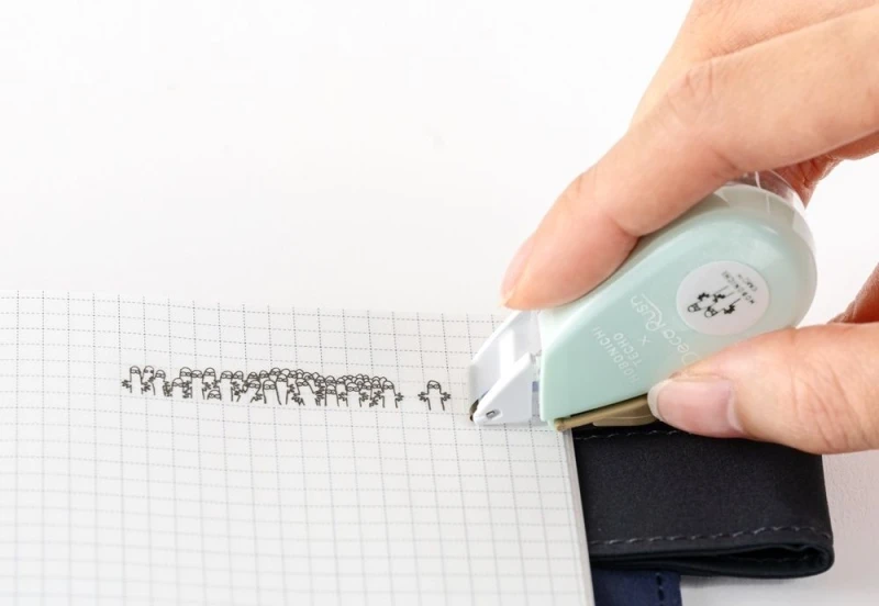 Plus x Hobonichi_ Deco Rush - Hattifattener Wanderer - taśma w dyspenserze NOTEKAPlus x Hobonichi_ Deco Rush - Hattifattener Wanderer - taśma w dyspenserze NOTEKA.jpg