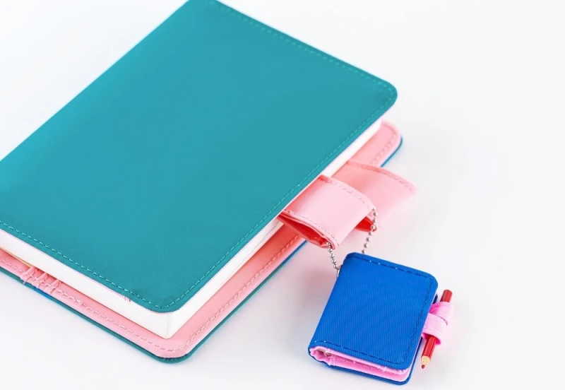 Hobonichi Techo Mini Keychain Blue x Pink - breloczek NOTEKA.jpg