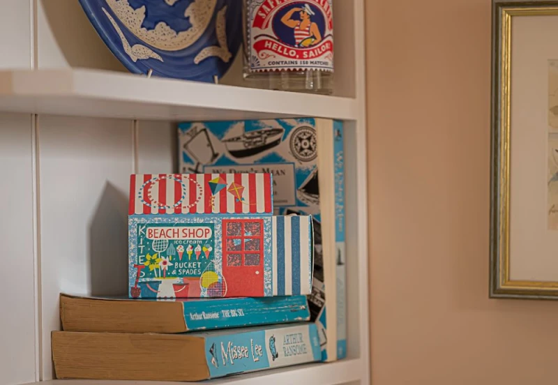 Archivist Gallery Zapałki Seaside Shop House Matches noteka (5).png