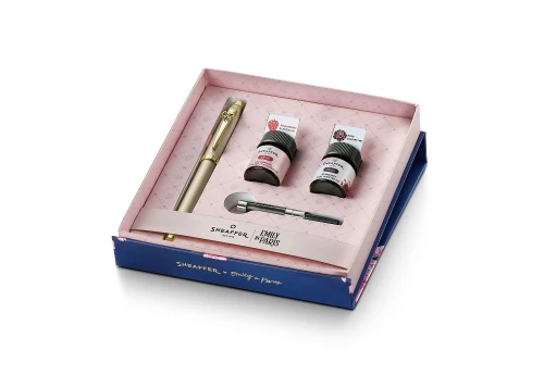 Sheaffer 100 Emily in Paris Champagne Gold 9377 - Zestaw: Pióro wieczne + 2 atarmenty zapachowe o zapachu róży i truskawki