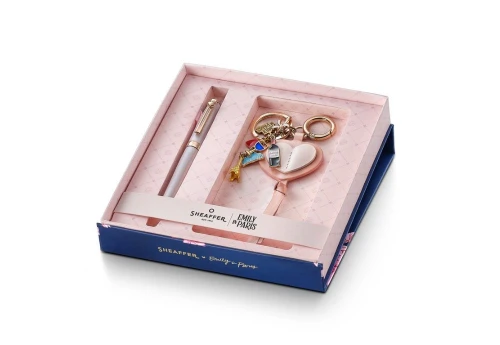 Sheaffer Prelude Mini Emily in Paris Pastel Pink z kryształem Swarovskiego - zestaw: długopis i skórzana zawieszka