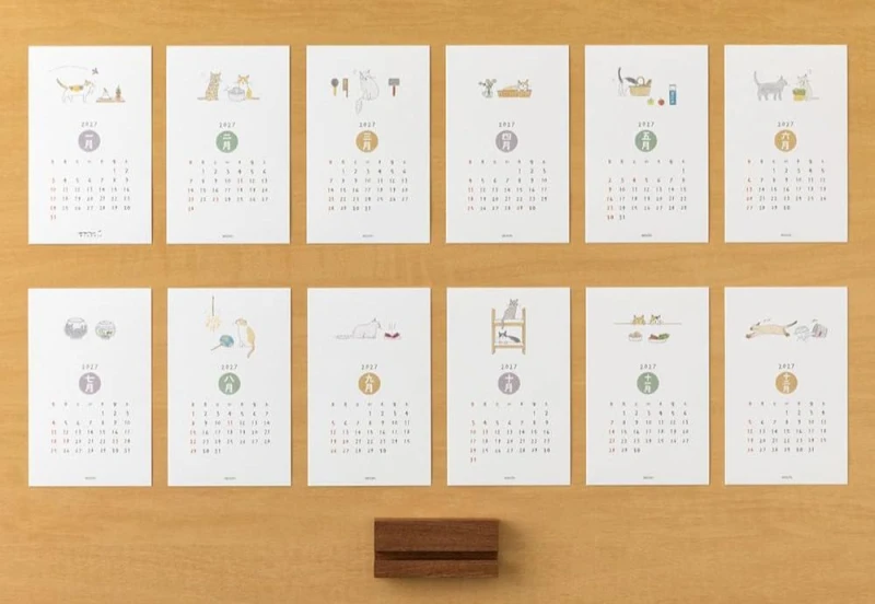 Midori Stand Calendar Cat 2027 kalendarz NOTEKA (5).jpg