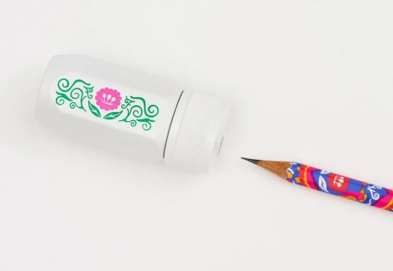 Temperówka Blackwing One-Step Long Point Biała - Frida Kahlo noteka (3).jpg