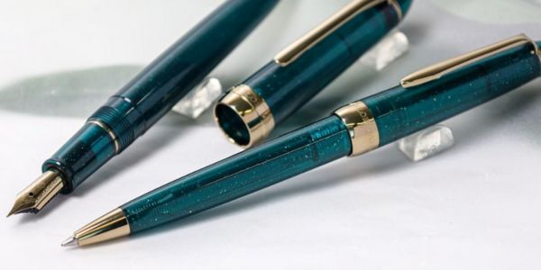 Długopis czy pióro? Co lepiej sprawdzi się w codziennym użytkowaniu?